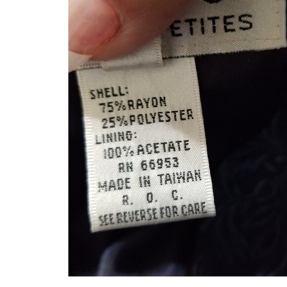 Breckenridge Women's Navy Embroidered Pattern Button Up Vest Size 12 Petite - Picture 5 of 6